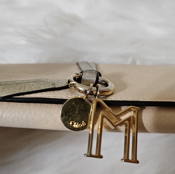 ❌SOLD❌ 🩷Chloe Alphabet Wallet🩷 - Picture 11 of 14